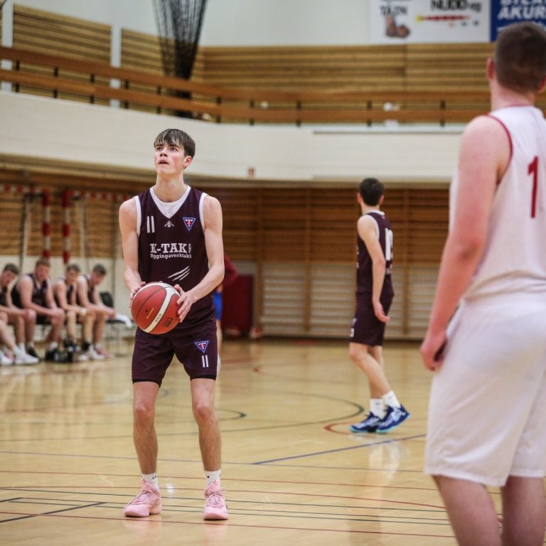 Axel einbeittur á vítalínunni.  MYND: Davíð Már