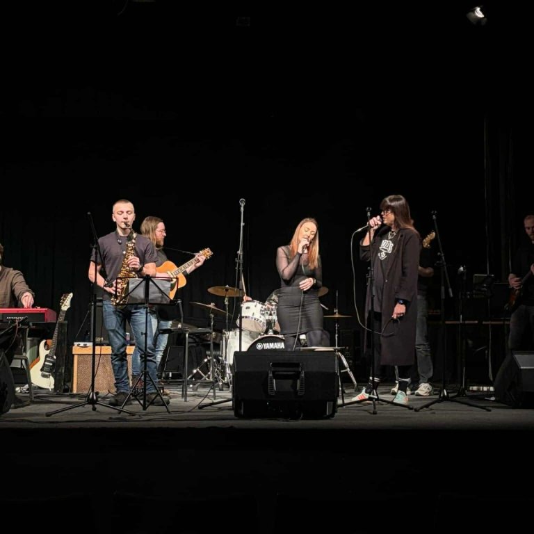 Mynd tekin á æfingu Jólahúna. GG