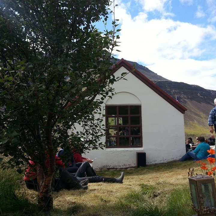 Altaristaflan í Ábæjarkirkju séð utan frá. Mynd:hmj.