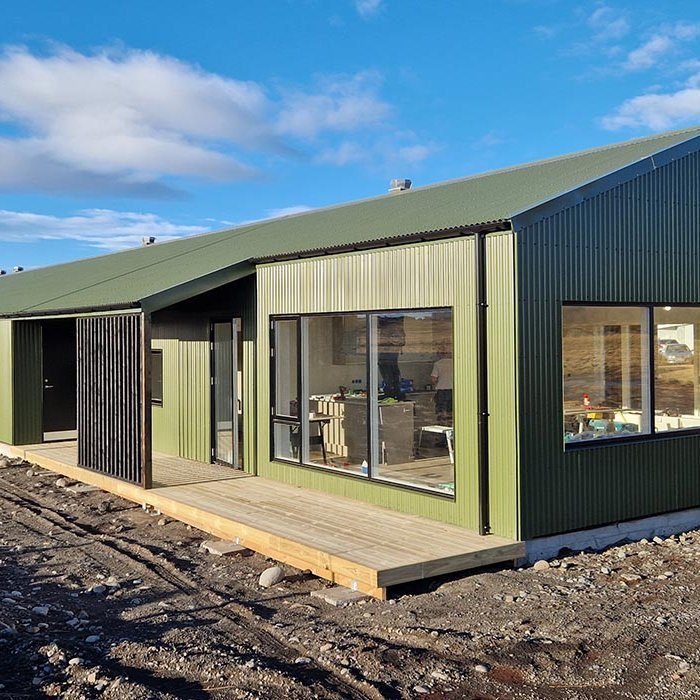 Hér má sjá hvernig raðhúsið við Flúðabakka lítur út að utan. Hér að neðan má sjá fleiri myndir. AÐSENDAR MYNDIR