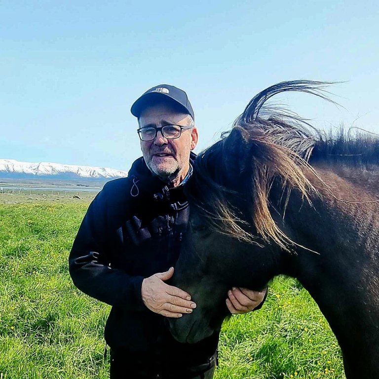 Guðmundur og gæðingshryssan Aris.