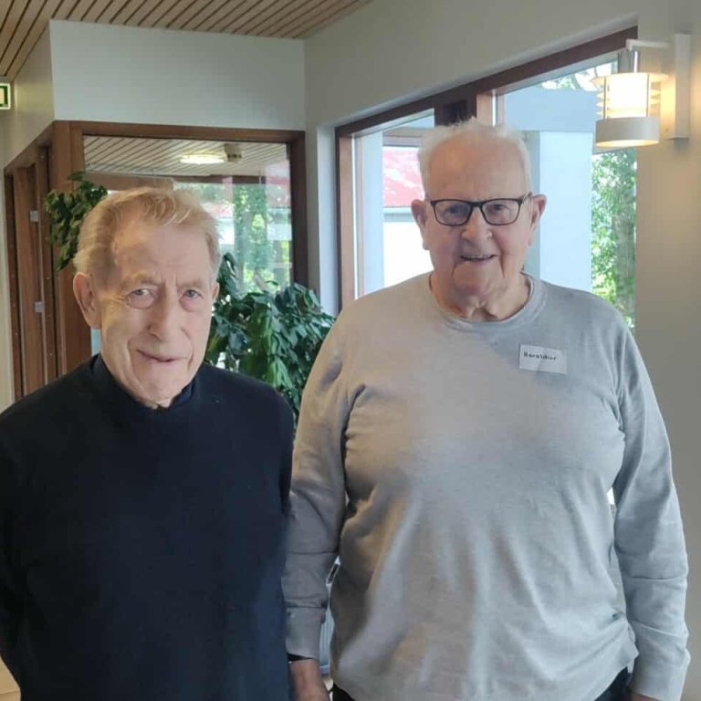 Árni Bjarnason og Haraldur Jóhannsson. Samanlagt eru þessir kappar 190 ára og halda þeir upp á það kátir á Löngumýri. Mynd: G Rögg.