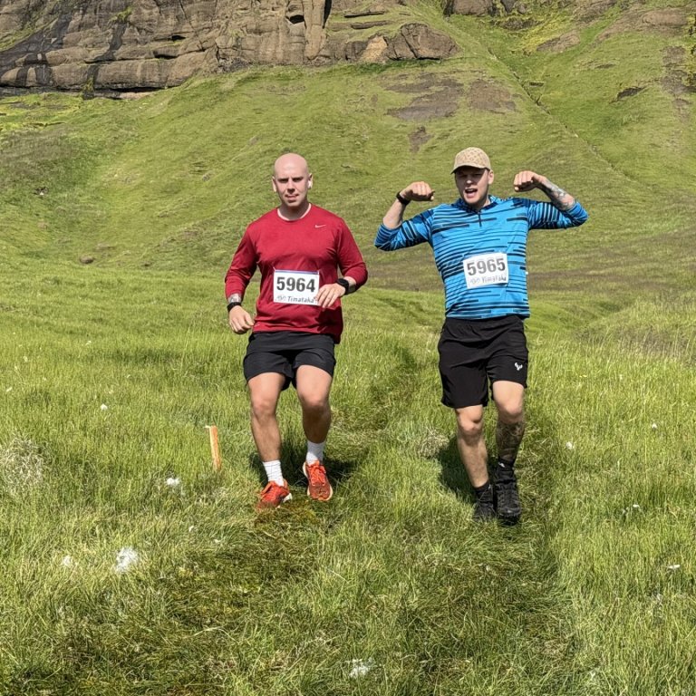 Kampa kátir hlauparar. Myndir: fb.Vatnsnes trail.