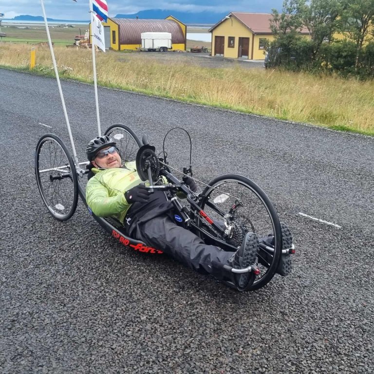 Magnús ferðast á handaflinu. Mynd: hmj