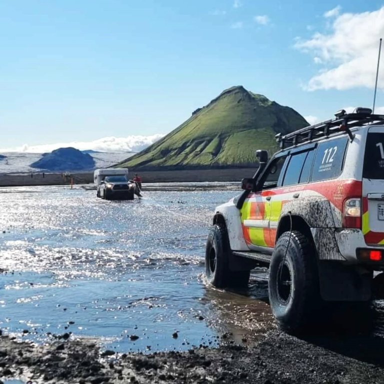 Aðstoð veitt að Fjallabaki. Mynd: fb.Björgunarfélagið Blanda.