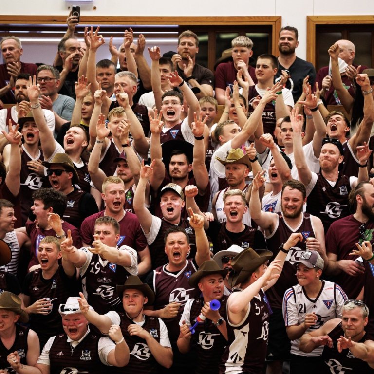 Alvöru stuðningsmenn. Mynd: Davíð Már.