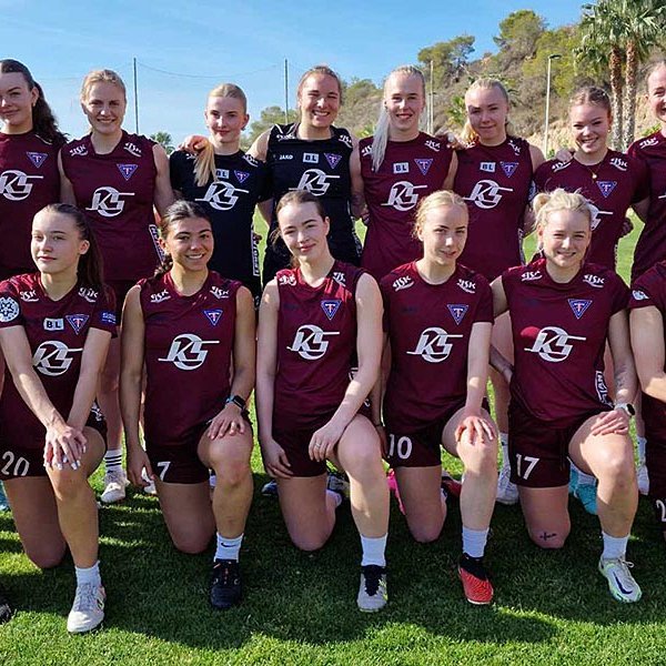 Stólastúlkur í sólskinsskapi. MYNDIR: ADAM SMÁRI