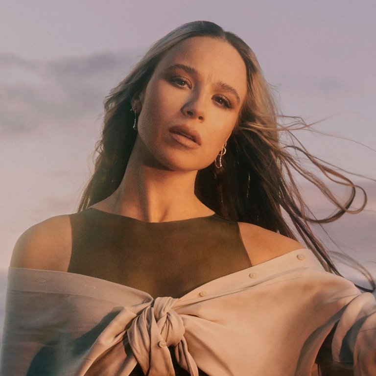 GDRN er ein af fjölmörgum frábærum söngvurum á tónleikunum. Mynd:fb.GDRN.