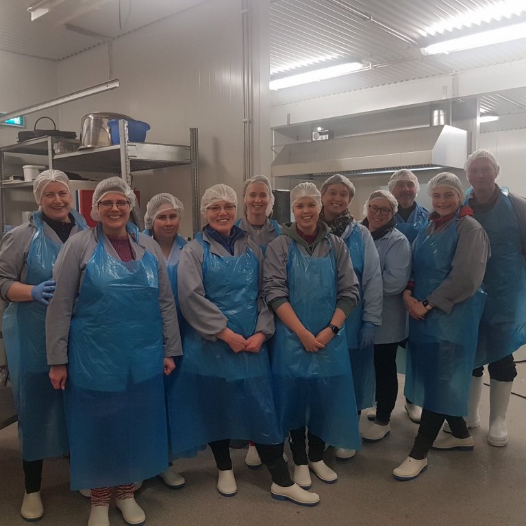 Vestfirðingar í Vörusmiðju BioPol á Skagaströnd. Myndir: Facebooksíða Fræðslumiðstöðvar Vestfjarða.