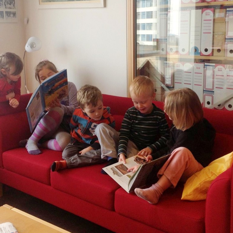 Börn skemmta sér vel á Héraðsbókasafni A-Hún. Mynd/Héraðsbókasafni A-Hún á Facebook.