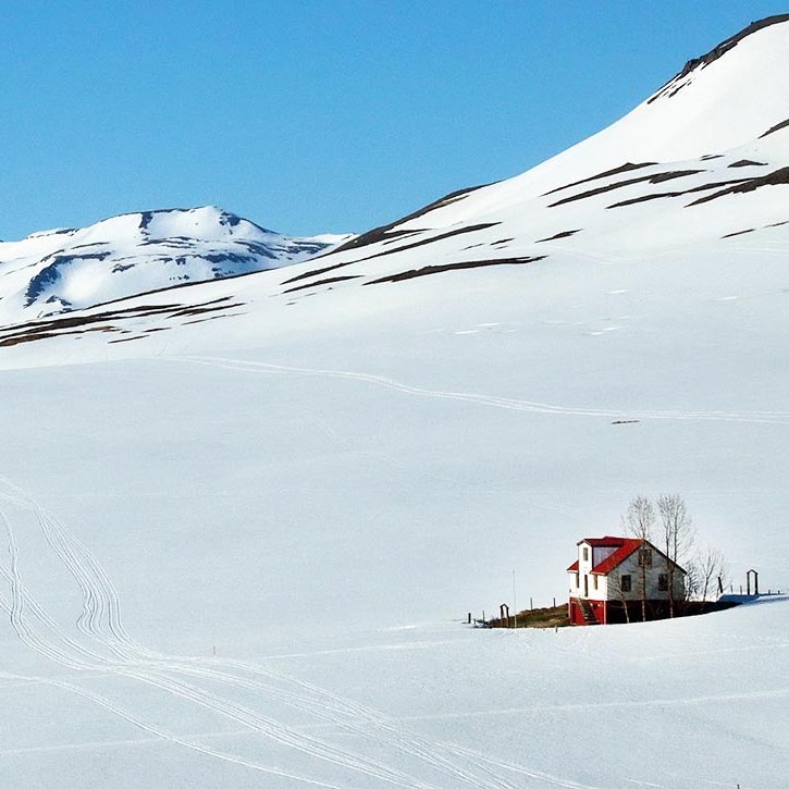Bærinn Hvammur eins og vin í eyðimörkinni. MYNDIR: ÓAB