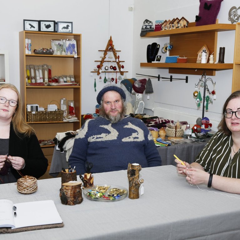 Jófríður sem mætt var á vaktina í Ós ásamt Guðmundi og Henný.MYND GG
