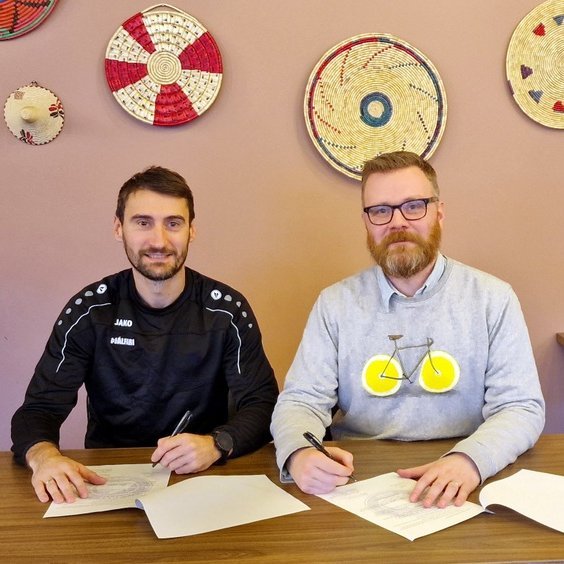 Aco Pandurevic og Björgvin Brynjólfsson úr meistaraflokksráði Kormáks Hvatar. Aðsend mynd.