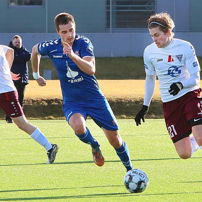 Addi með boltann en hann skoraði tvívegis í dag og var hættulegur. MYND: ÓAB