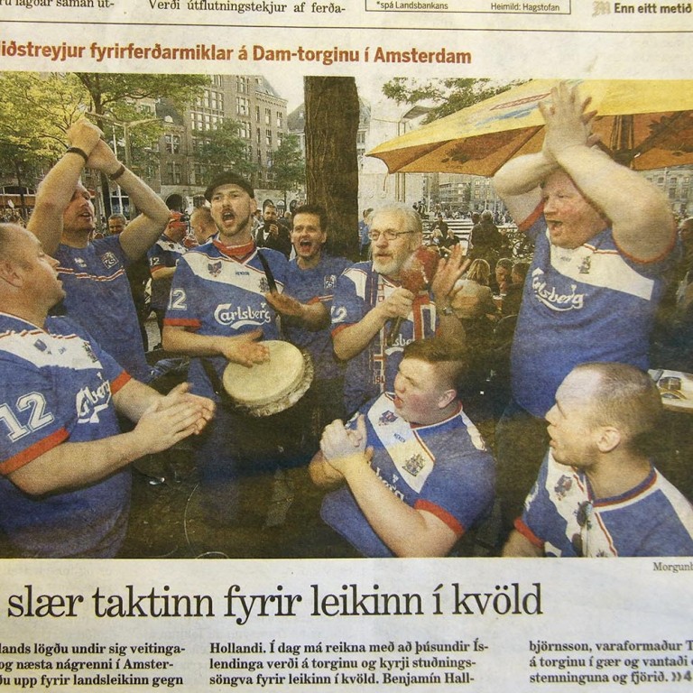 Addi, Jói og synir ásamt fleirum á forsíðu Moggans