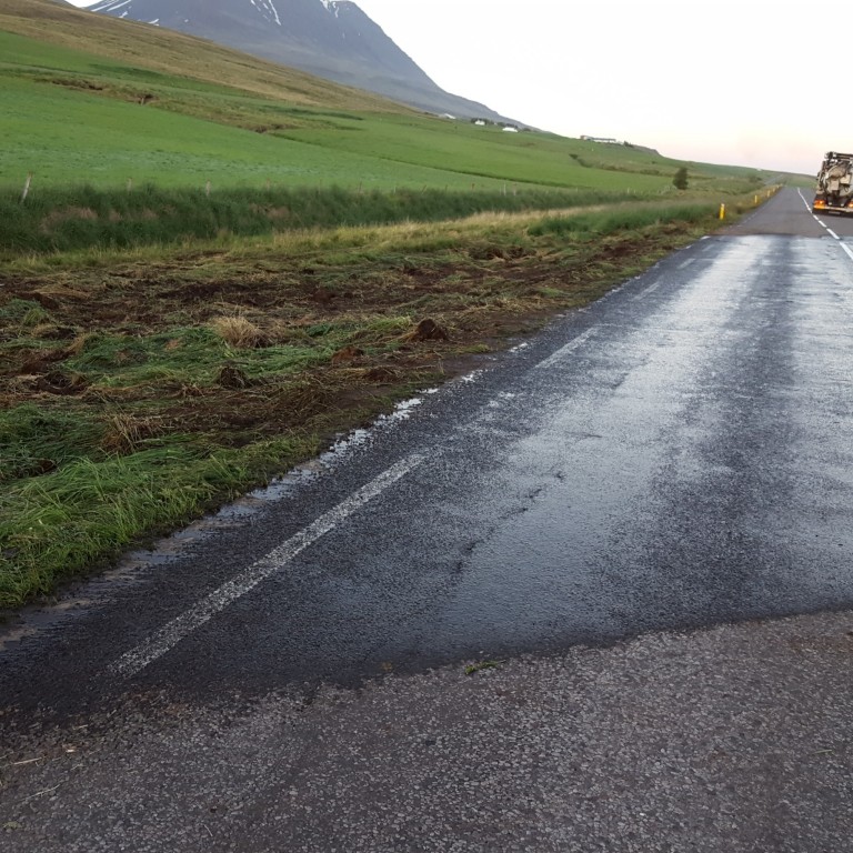 Af vettvangi í Blönduhlíð þegar hreinsun var lokið í nótt. Mynd/Skeljungur.