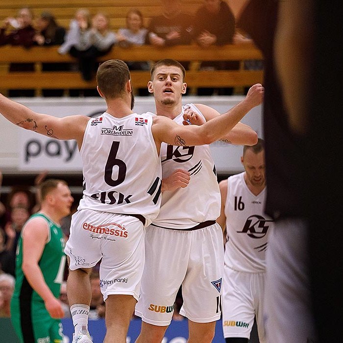 Áfram gakk! Arnar og Geks vilja örugglega hrista Njarðvíkinga af sér í næsta leik eftir vonbrigði í Njarðvík í gær. MYND: DAVÍÐ MÁR