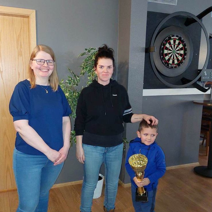 Þórdís og Hjálmar á Ytri-Hofdölum tóku á móti verðlaunum fyrir afurðahæsta búið fyrir mestu verðefni sem voru 634 kg verðefni. Myndir af FB.