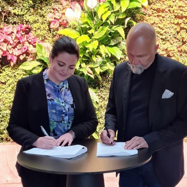 Linda Fanney Valgeirsdóttir, framkvæmdastýra Alor og Guðjón Magnússon stjórnarformaður BRC ehf. Aðsend mynd.