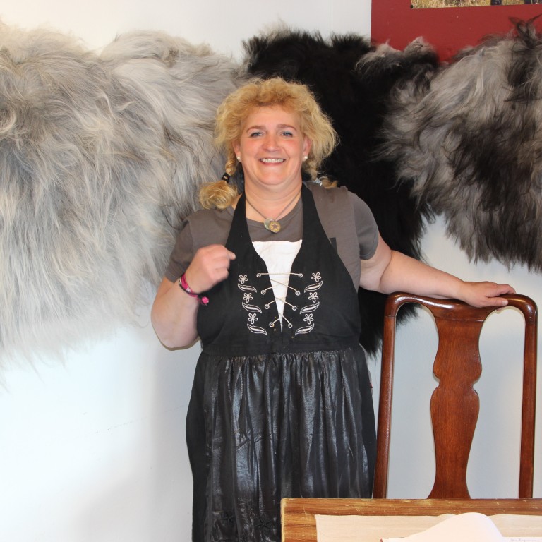 Anna Þóra stendur fyrir sýningu í Grunnskólanum á Hólum á meðan á Landsmóti hestamanna stendur.