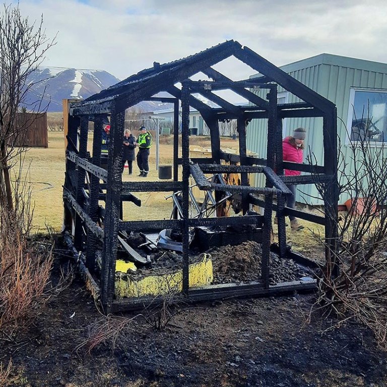 Garðhúsið brunnið til kaldra kola. MYNDIR FRÁ BRUNAVÖRNUM SKAGAFJARÐAR
