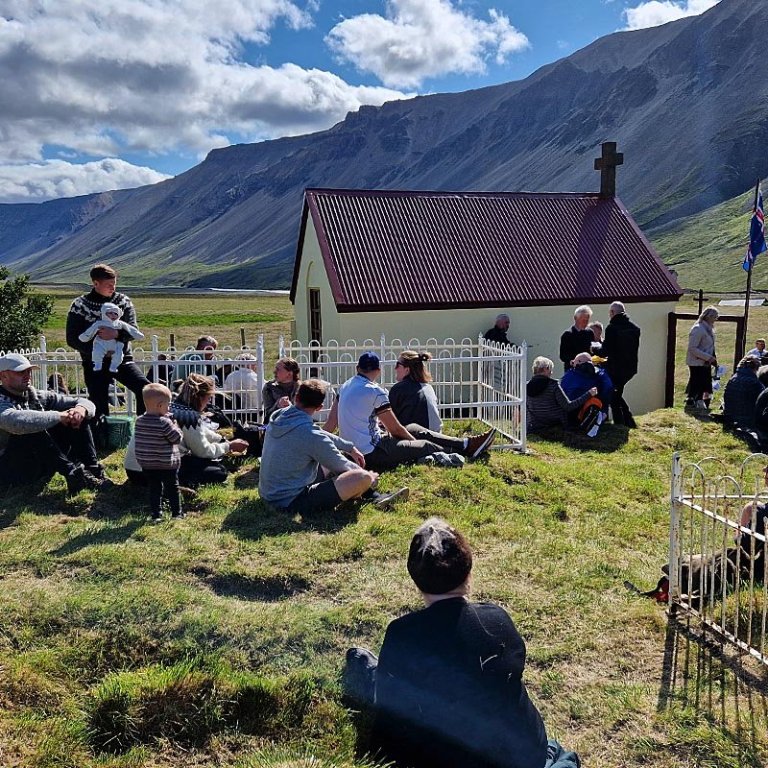 140 manns rituðu nöfn sín í gestabók Ábæjarkirkju á messudaginn. MYND: HJÖRTUR GEIRMUNDS