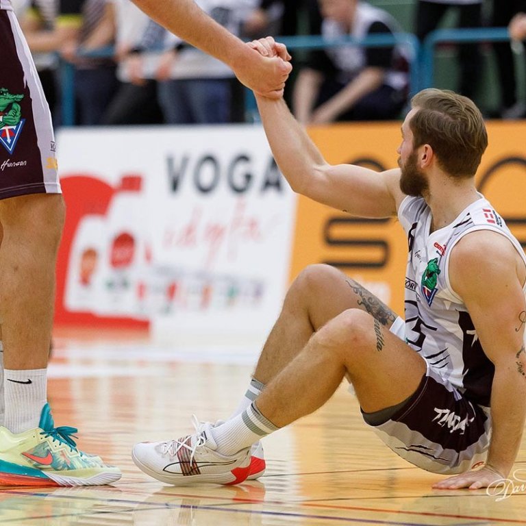 Nú þurfa menn að standa saman og rísa upp á ný. MYND: DAVÍÐ MÁR