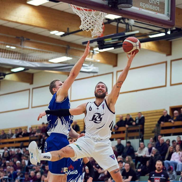 Arnar Björns spilaði rúmar 20 mínútur í gær eftir erfið meiðsli en var engu að síður stigahæstur með 14 stig hjá Stólunum. MYND: SIGURÐUR INGI