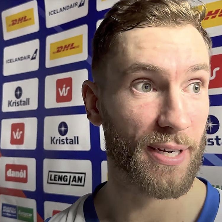 Arnar í spjalli við Karfan.is. SKJÁSKOT