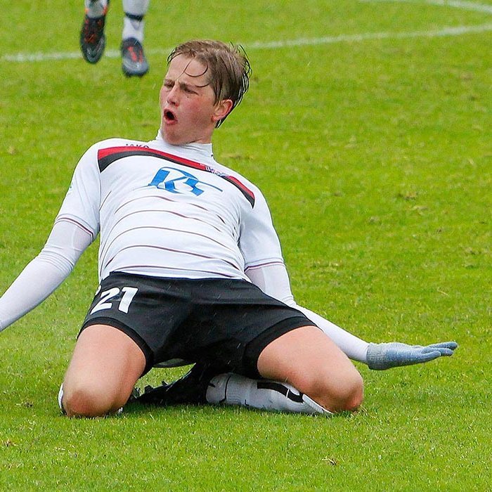 Arnar Ólafsson er búinn að gera nokkur ansi mikilvæg mörk í sumar. Hér fagnar hann marki gegn Aftureldingu fyrr í sumar. MYND: ÓAB