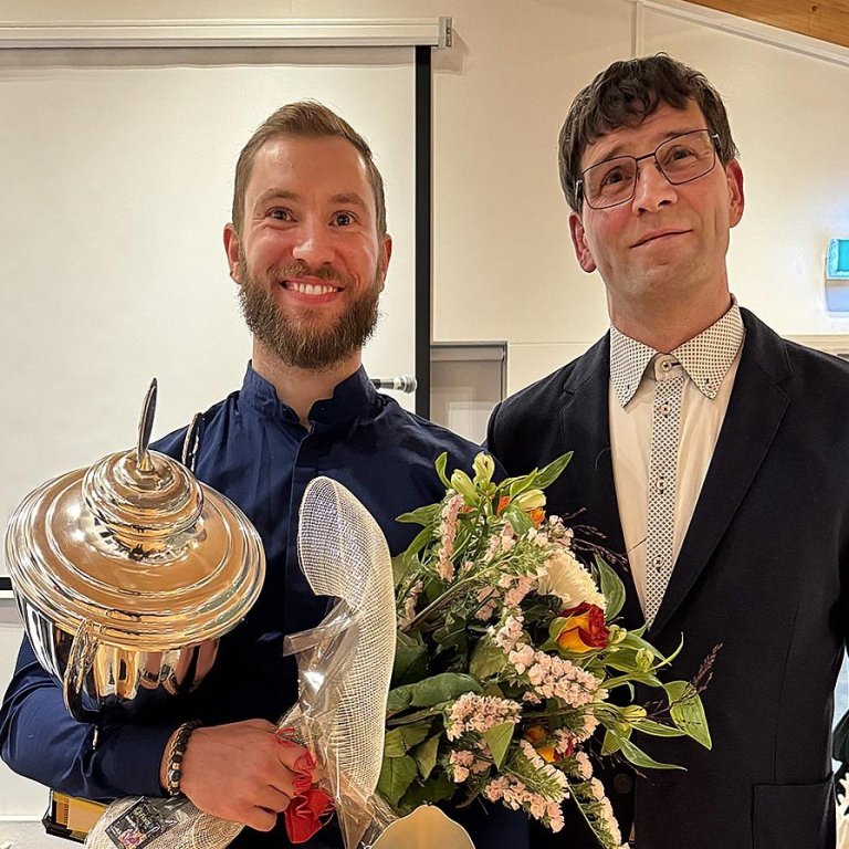 Arnar Björnsson, Íþróttamaður Skagafjarðar 2023, og Gunnar Þór Gestsson, formaður UMSS. MYNDIR AÐSENDAR