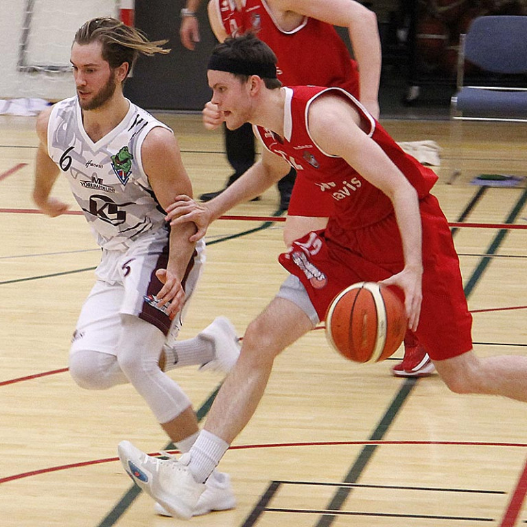 Kári og Arnar eigast við í Síkinu í kvöld.  MYND: ÓAB