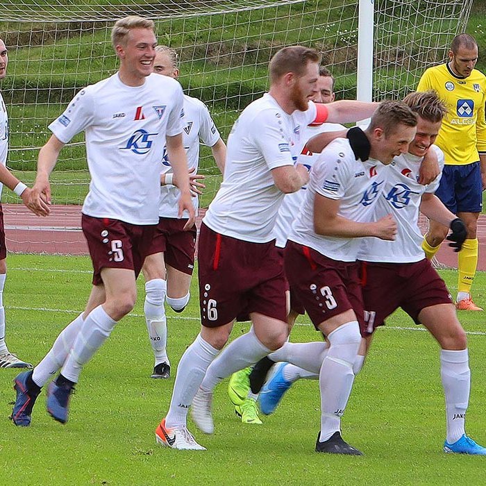 Arnar og félagar fagna marki fyrr í sumar. Það var ekki myndavél út sigandi í dag þannig að þessi verður að duga. MYND: ÓAB