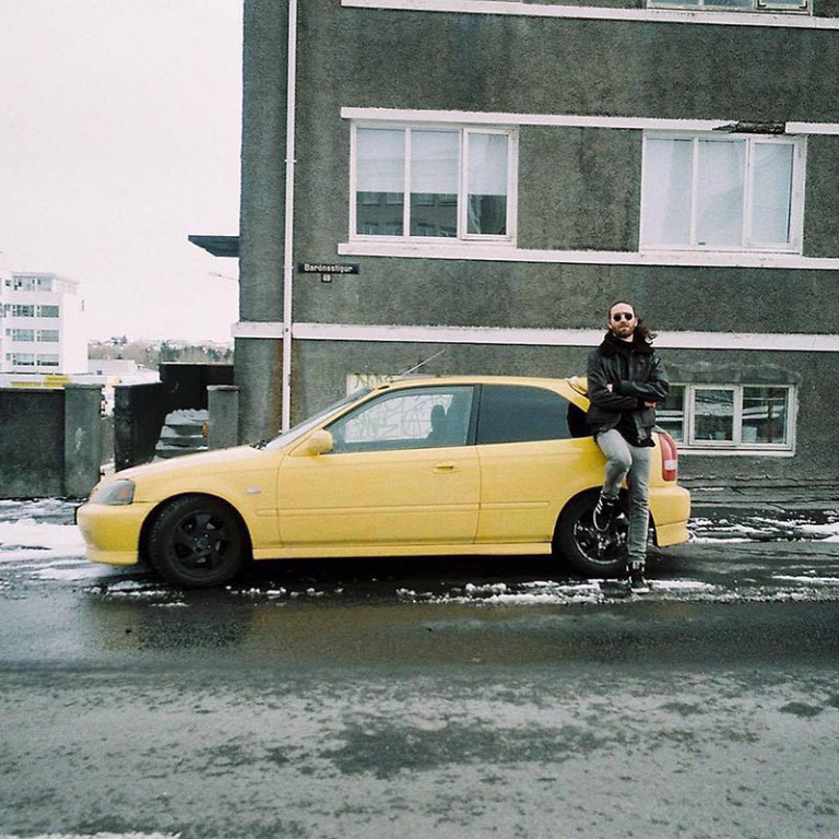 Hasarlífsstíll. Arnar Úlfur við kaggann. MYND AF FB