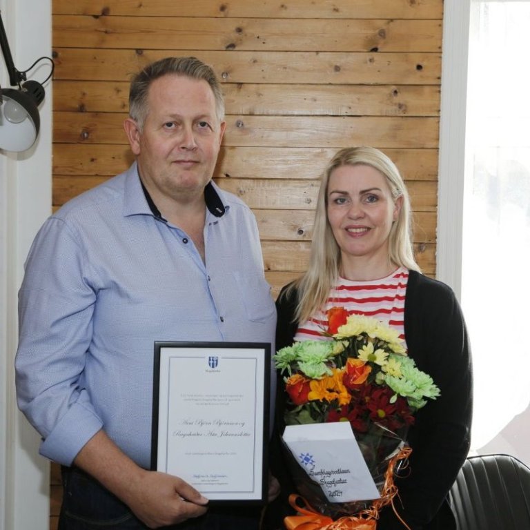 Árni og Ragnheiður handhafar Samfélagsverðlauna Skagafjarðar árið 2024.