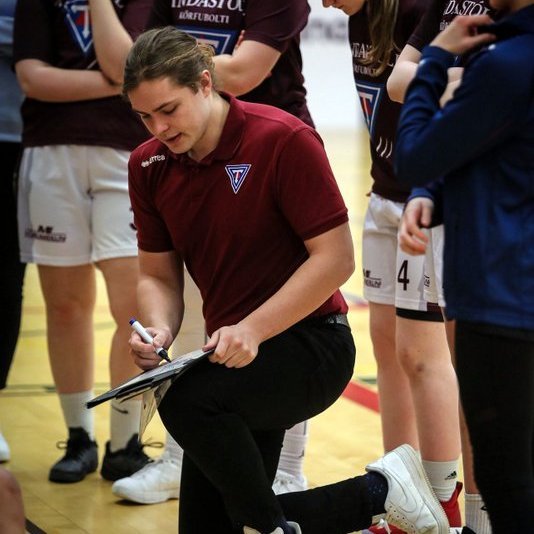 Arnoldas að stýra meistaraflokki Tindastóls kvenna í fyrra. Mynd: Körfuknattleiksdeild Tindastóll