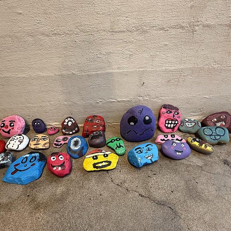 Steinarnir með fyndnu andlitunum. MYND AÐSEND