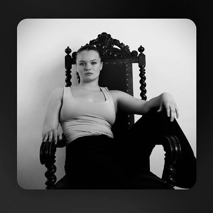 Ásdís Aþena gefur út Break Apart