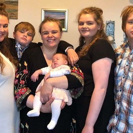 Myndatexti: Heiða ásamt börnum sínum. Í aldursröð eru það Hafdís Gígja, Íris Hanna, Símon Snorri, Daníel Smári og Heiðbjört Harpa. Aðsend mynd.