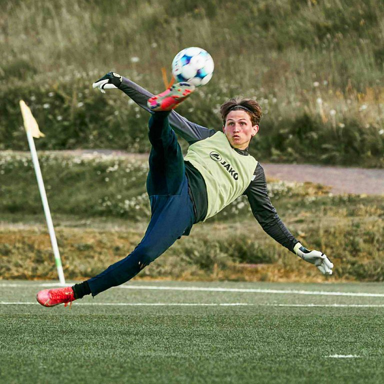 Atli Dagur með nokkuð óvanalega markmannstakta. MYND: SIGURÐUR INGI