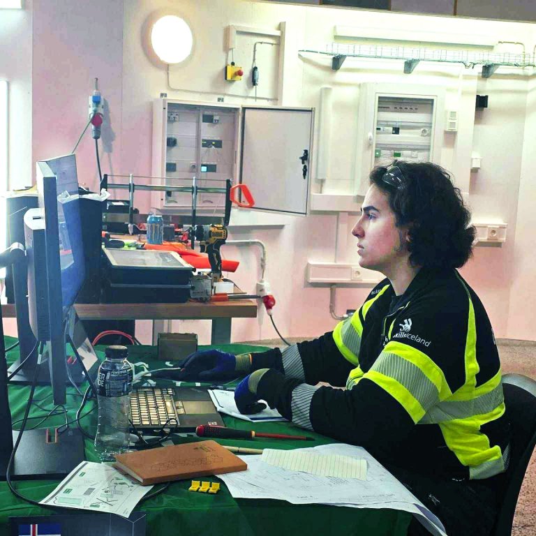 Daniel einbeittur á EuroSkills. MYND AÐSEND