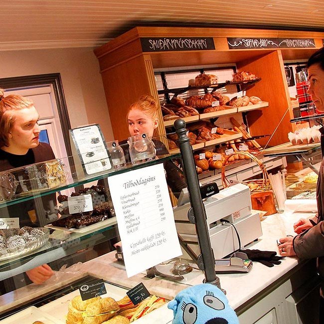 Þessi mynd var tekin í Sauðárkróksbakaríi í desember 2017 þegar enginn hafði heyrt minnst á Covid-19 – enda alveg tvö ár í að veiran léti á sér kræla. MYND: ÓAB