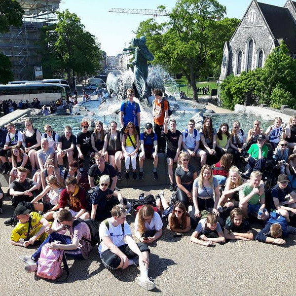 Flottur hópur skagfirskra ungmenna í Danaveldi. Mynd. Yngvi J. Yngvason.