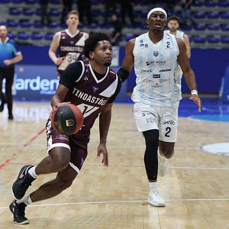 Basile var í stuði i gær. MYND AF SÍÐU ENBL-DEILDARINNAR