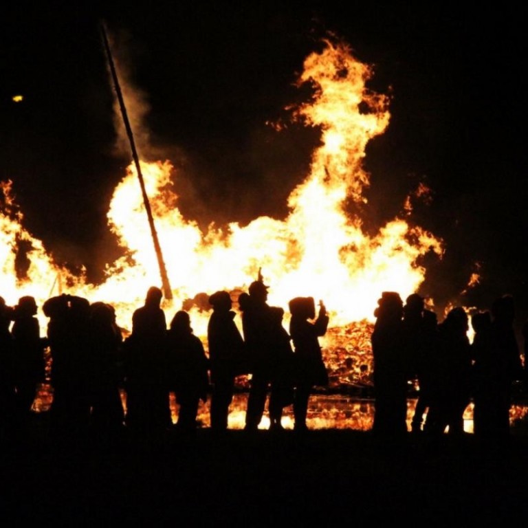 Gleðilegt ár! Áramótabrennan á Sauðárkróki 2015.