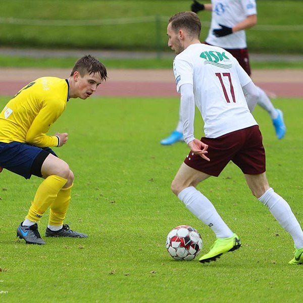Benni gerði laglegt mark úr aukaspyrnu á laugardag en allt kom fyrir ekki...  MYND: ÓAB