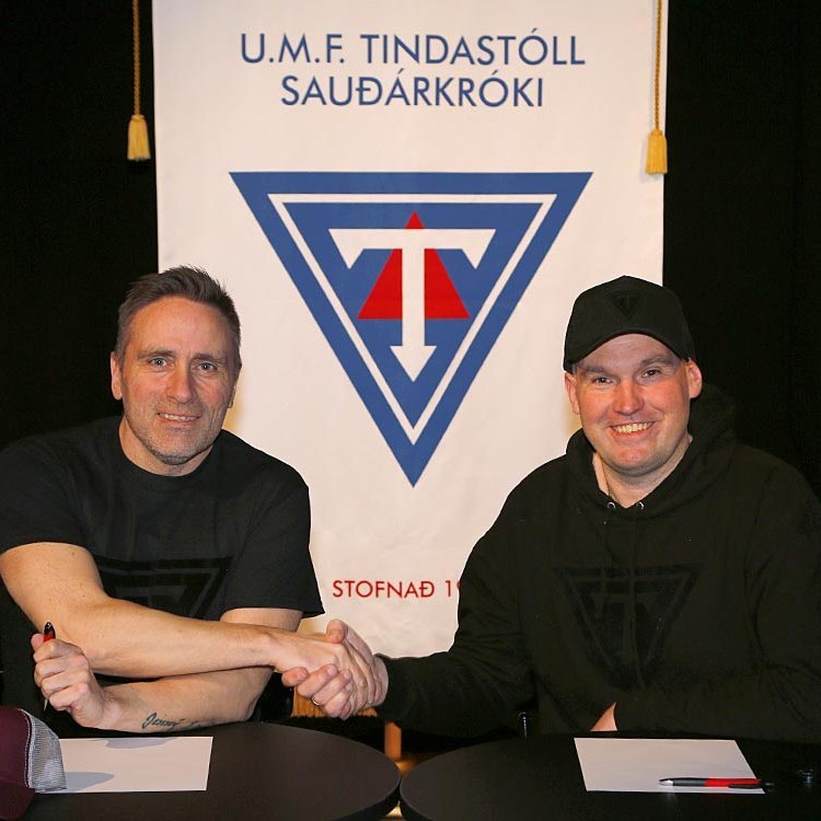 Benni Guðmunds og Dalli Baldvins handsala samninginn kampakátir. MYND: FEYKIR/GG