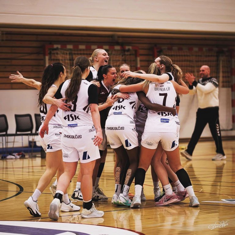 Það var vel fagnað í leikslok. MYND: DAVÍÐ MÁR