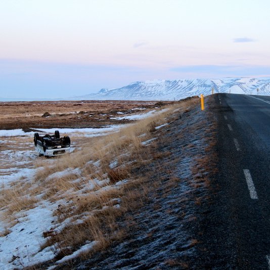 Á Norðurlandi vestra er hálka eða hálkublettir á flestum leiðum svo ökumenn eru hvattir til að aka varlega. Mynd. PF.