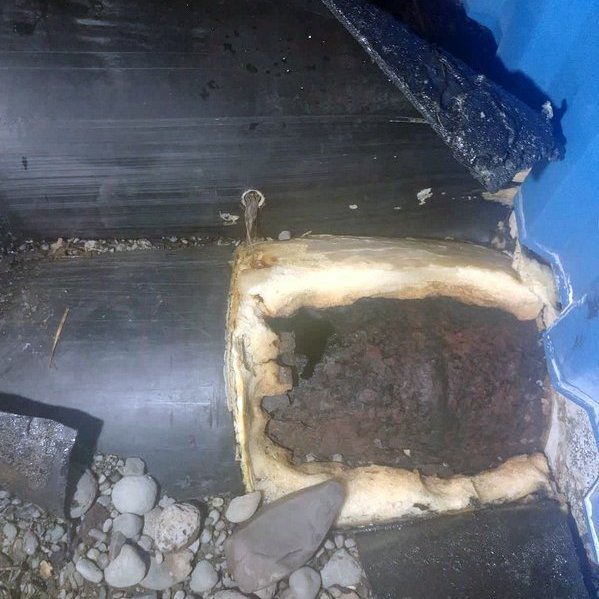 Hér má sjá bilun í lögn frá borholu Laugarbakka. Ljóst er að viðgerð mun standa fram eftir degi. Mynd: Hunathing.is